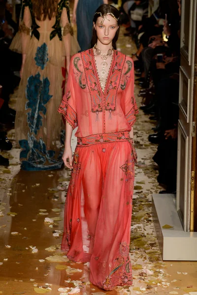 Look 14